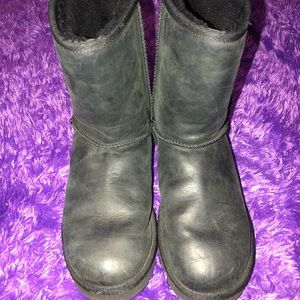 MATTE BLACK UGGS 😍